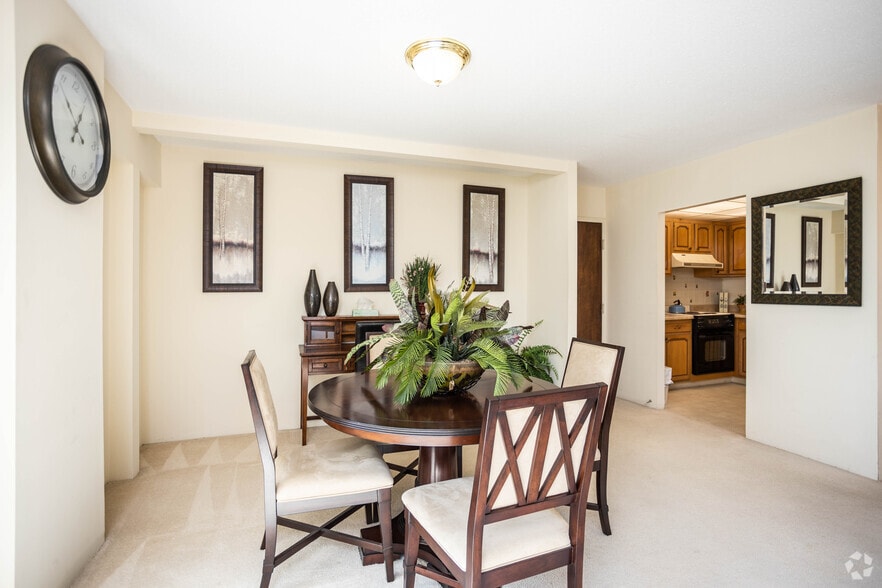 More Photos Of 2100 E High St, Springfield Apartments For Lease