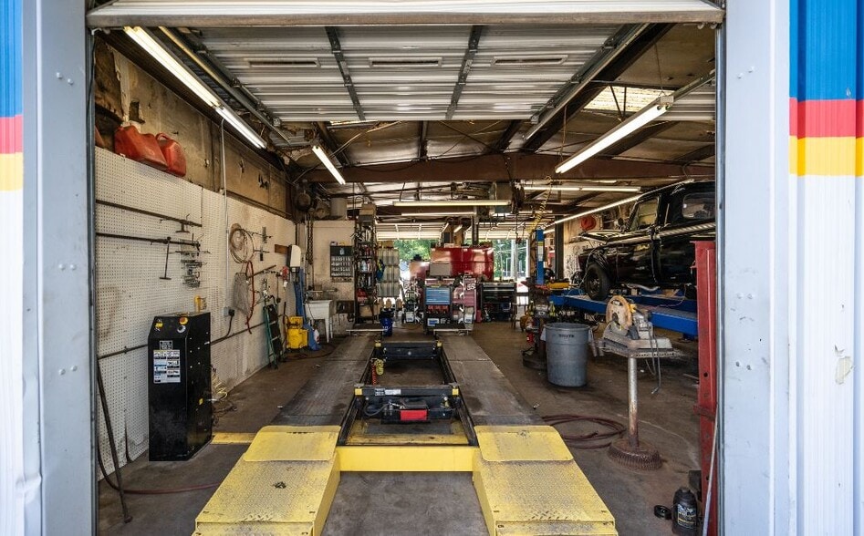 More Photos Of 3318 Jefferson Davis Hwy, Richmond Auto Repair For Sale