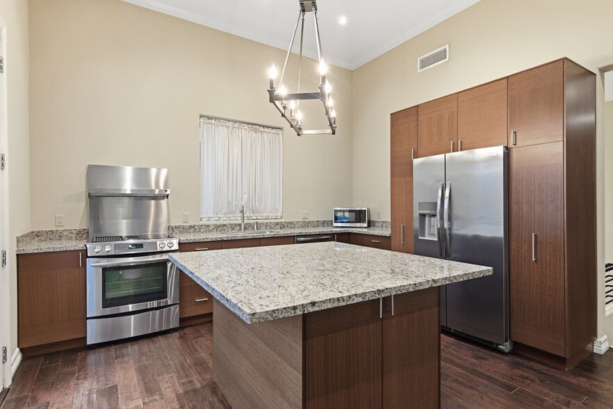 More Photos Of 610 E Roosevelt St, Phoenix Storefront Retail Residential For Sale
