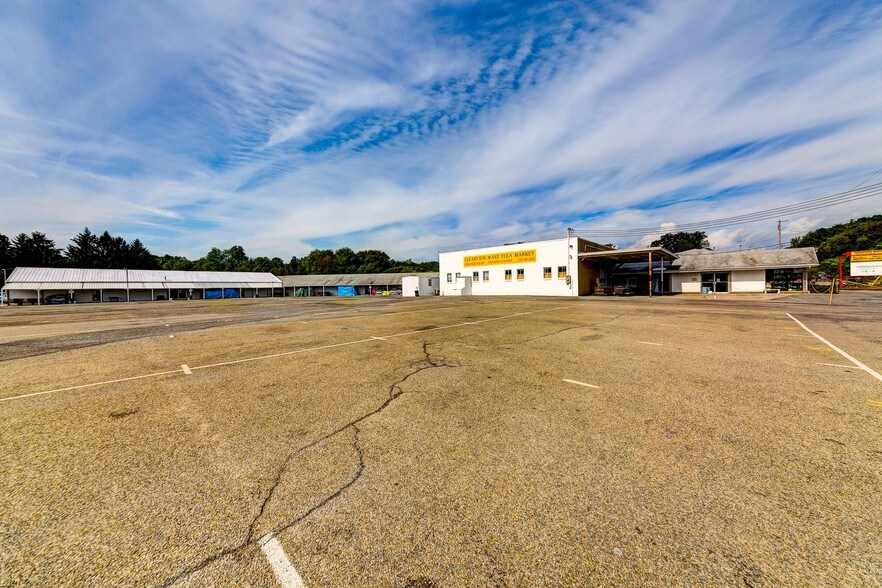 More Photos Of 1620-1640 N Main Street Ext, Butler Showroom For Lease