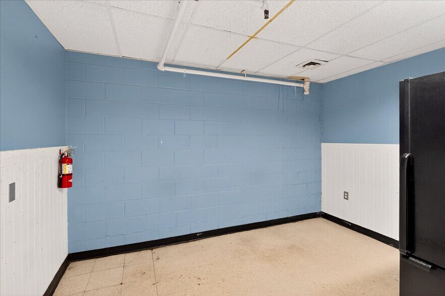 More Photos Of 4634-4639 Gravois Rd, House Spgs, House Springs Supermarket For Lease