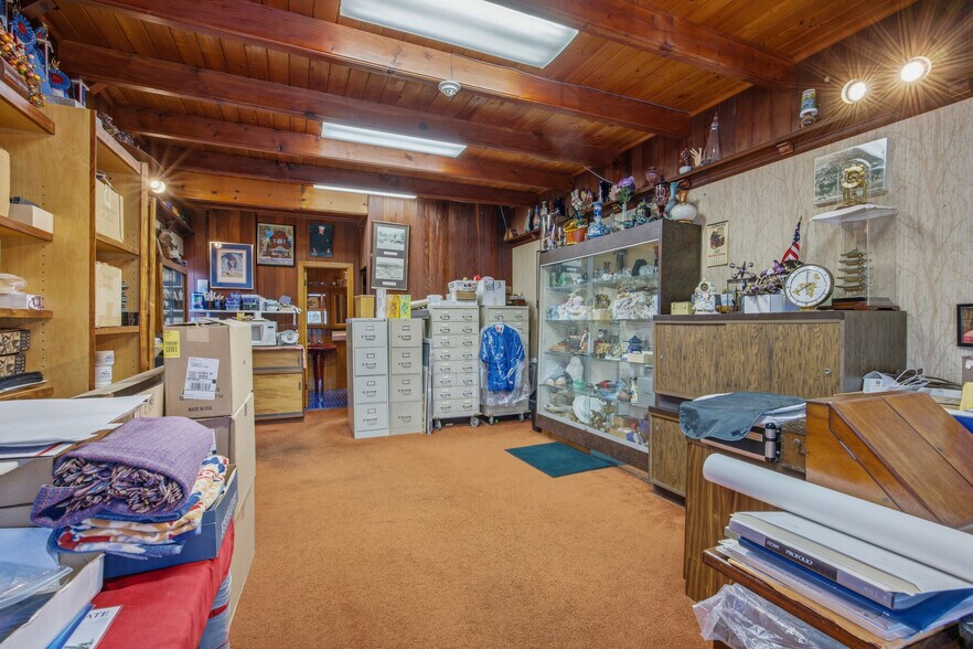 More Photos Of 326 Forest Ave, Laguna Beach General Retail For Sale