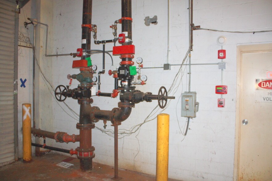 More Photos Of 27 Neil Gunn Rd, Ellisville Distribution For Lease