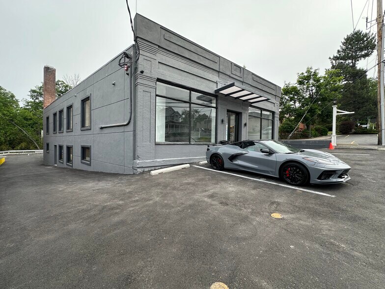 More Photos Of 169 W Putnam Ave, Greenwich Freestanding For Lease