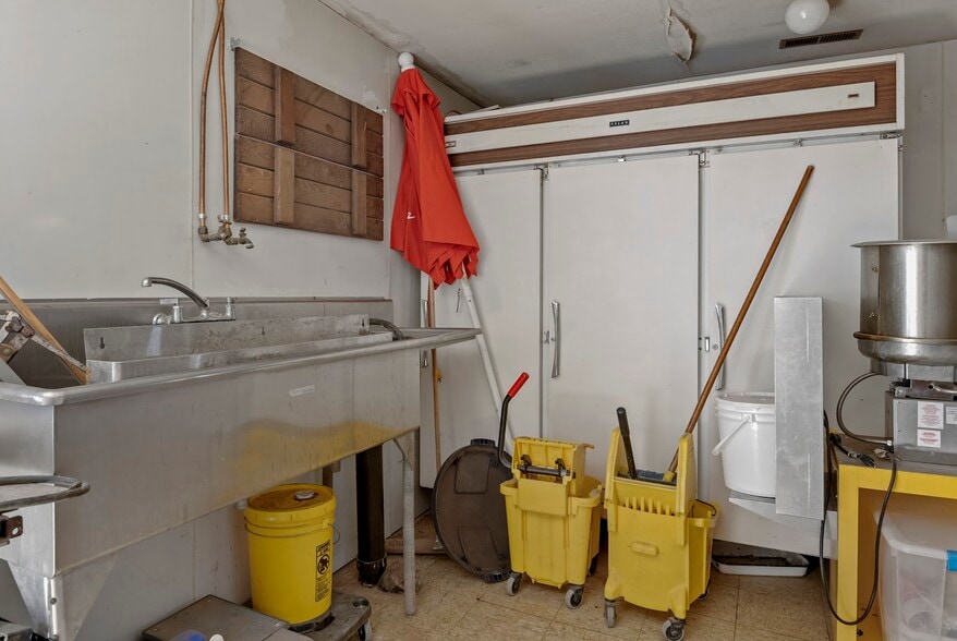 More Photos Of 31926 N US Highway 89, Flagstaff Convenience Store For Sale