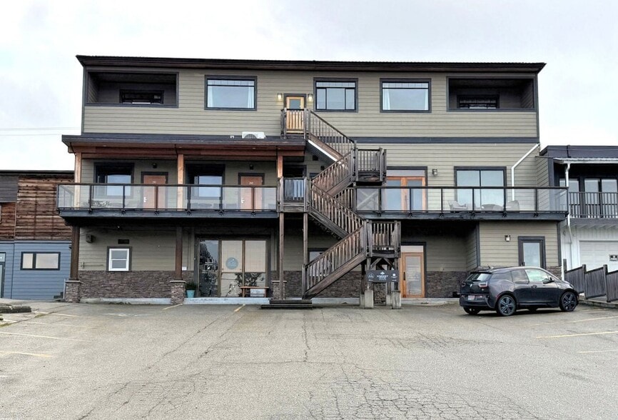 Primary Photo Of 4555 Marine Av, Powell River General Retail For Sale