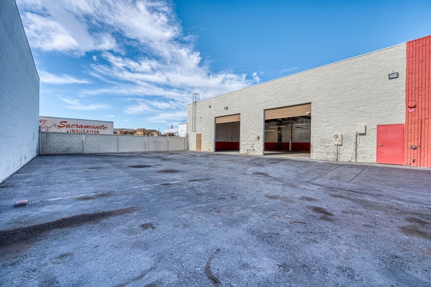 More Photos Of 4185 W Tompkins Ave, Las Vegas Auto Repair For Sale