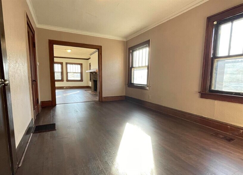 More Photos Of 919 W 3rd St, Peoria Apartments For Sale