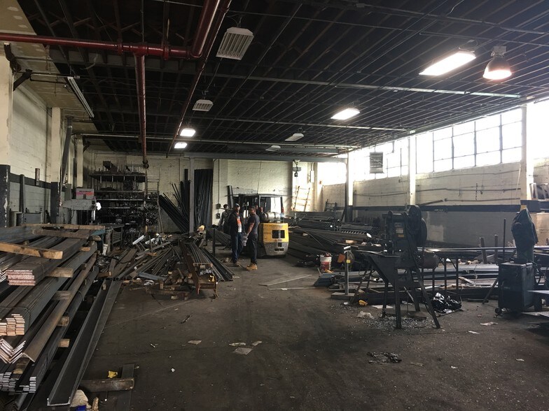 More Photos Of 37 Crescent St, Brooklyn Warehouse For Lease