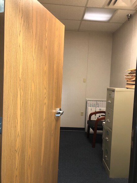 More Photos Of 1036-1062 Corporate Ln, Export Storefront Retail Office For Lease