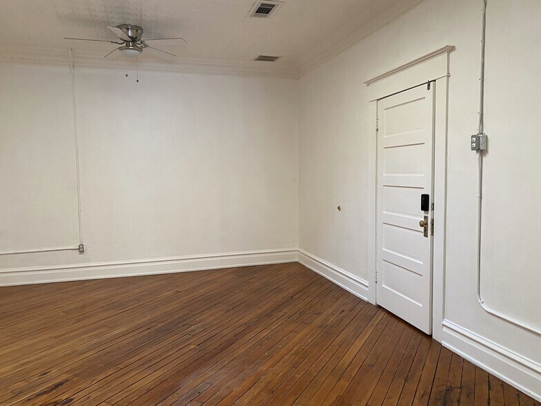 More Photos Of 213 E Louisiana St, McKinney Office For Lease