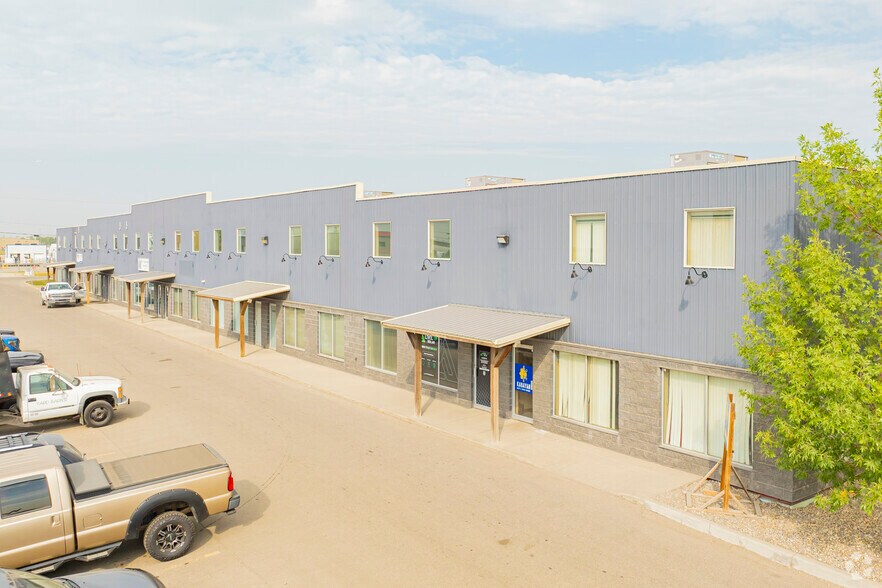 More Photos Of 10 Wrangler Pl, Rocky View C Warehouse For Lease