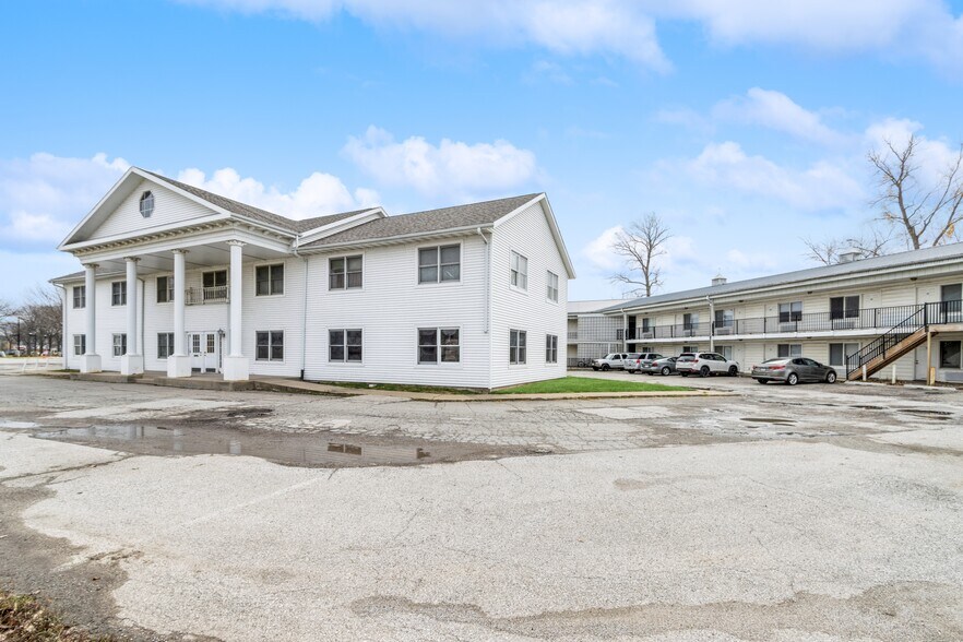 More Photos Of 320 2nd St, Coralville Office For Sale