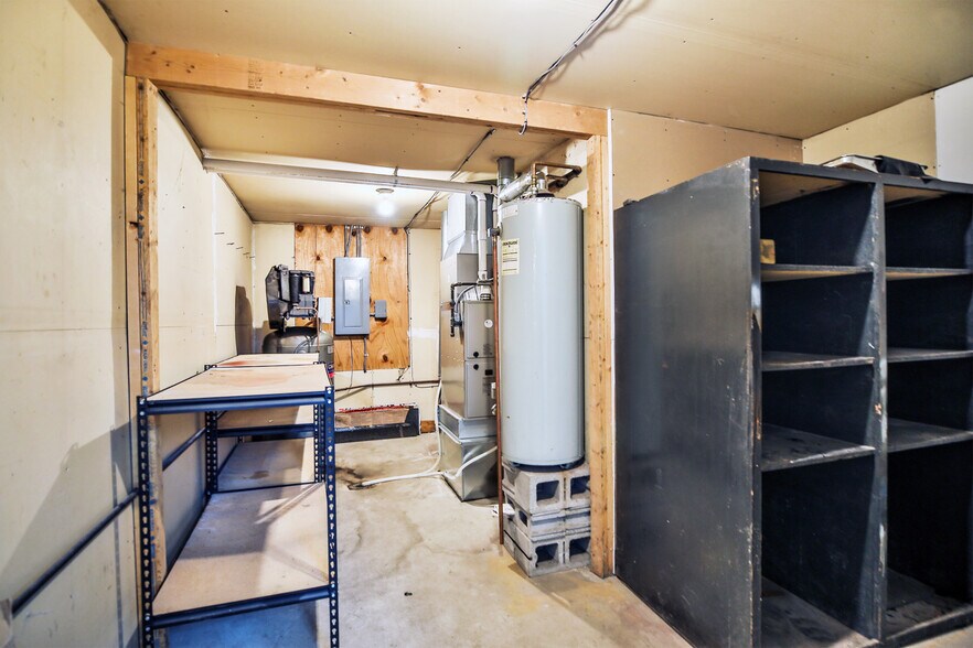 More Photos Of 316 S Highway Ave, Blooming Prairie Light Manufacturing For Sale