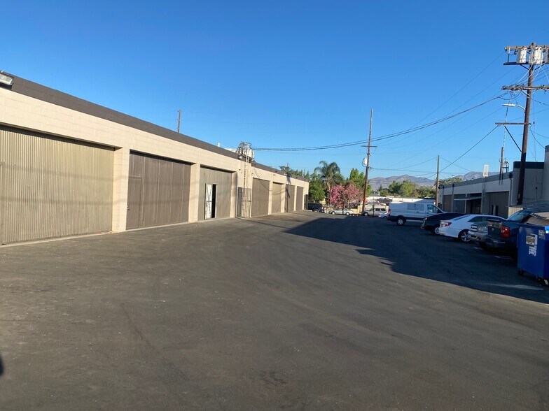 Primary Photo Of 11019-11023 Glenoaks Blvd, Pacoima Warehouse For Lease