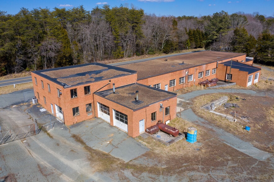 More Photos Of 2428 Richmond Rd, Troy Auto Salvage Facility For Sale