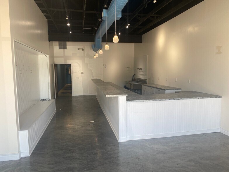 More Photos Of 3570 N Woodlawn Blvd, Wichita Freestanding For Lease