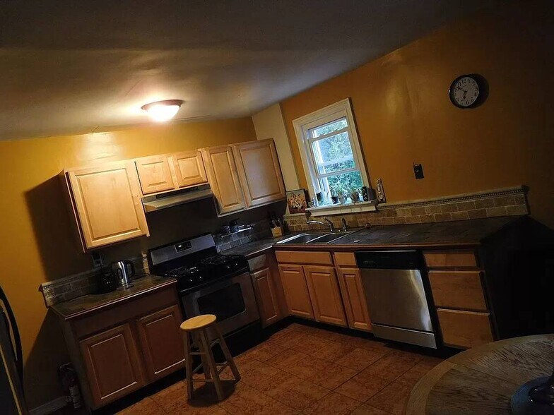 More Photos Of 2038 Grant Ave, Philadelphia Specialty For Sale