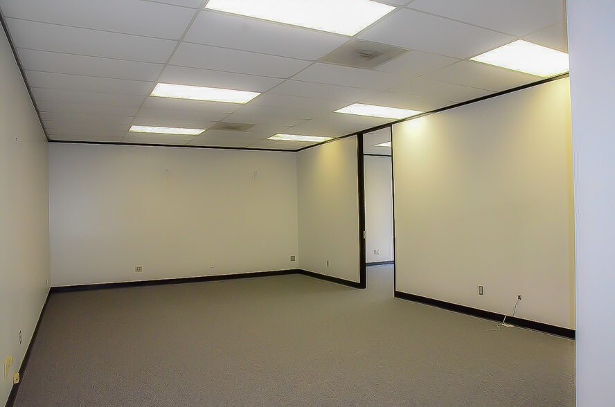 More Photos Of 9009 North Loop E, Houston Light Distribution For Lease