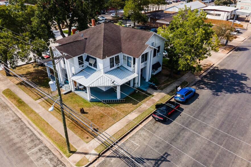More Photos Of 158 E Colorado St, La Grange Apartments For Sale
