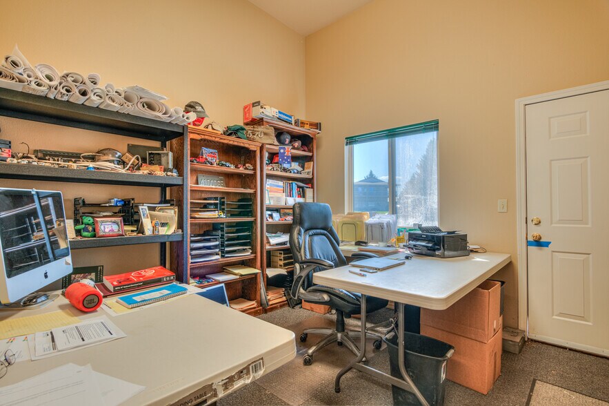 More Photos Of 723 N Curtis Ct, Sisters Industrial For Sale