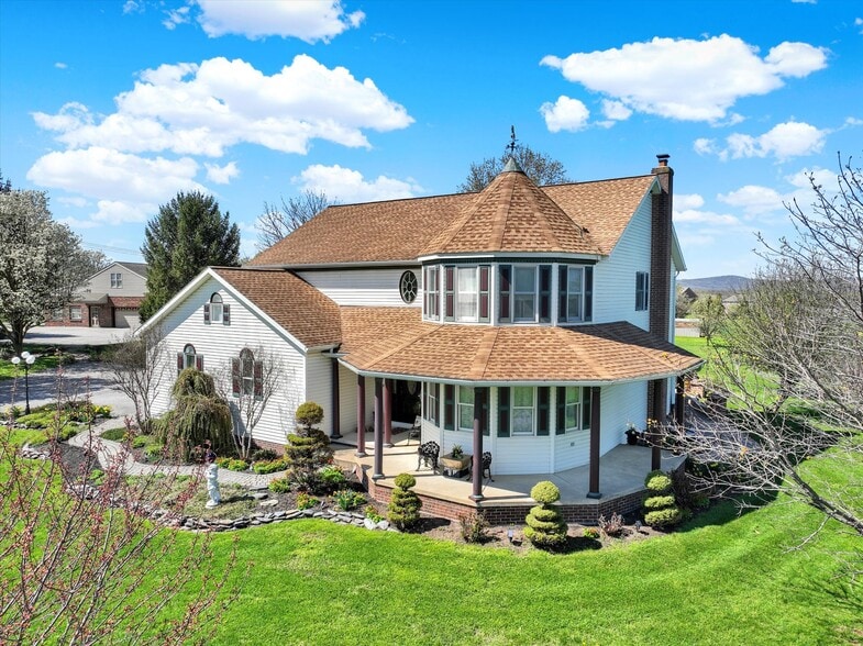 More Photos Of 2553 Roosevelt Ave, York Flex For Sale