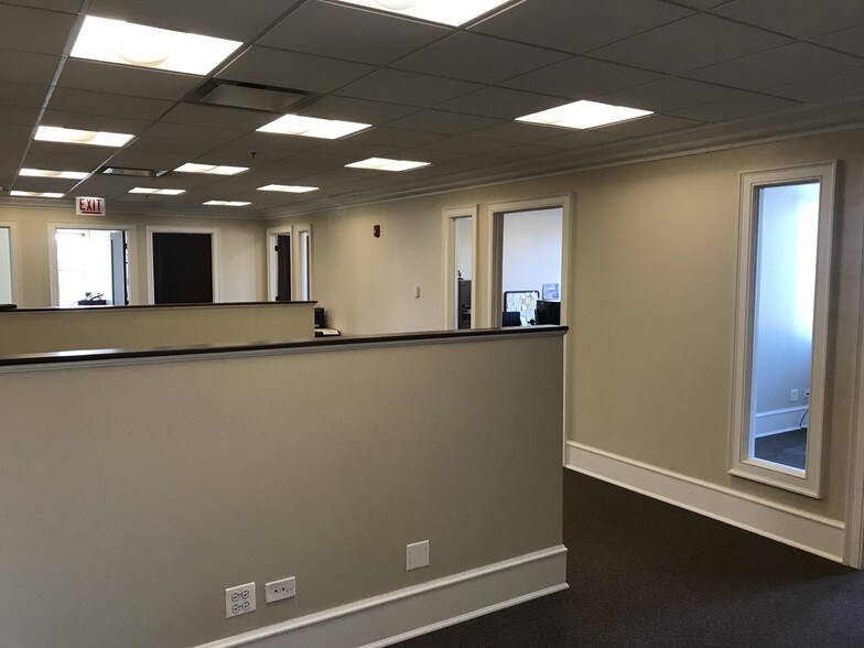 More Photos Of 1 Walker Ave, Clarendon Hills Office For Lease