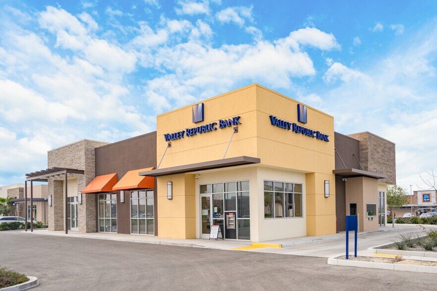 More Photos Of 530 Woollomes Ave, Delano Unknown For Lease