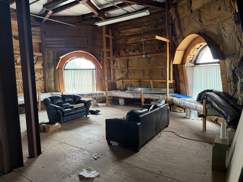 More Photos Of 49550-49560 Van Dyke Rd, Shelby Township Freestanding For Lease
