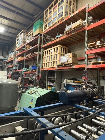 More Photos Of 4106-4112 S Commerce Dr, Murray Light Manufacturing For Lease