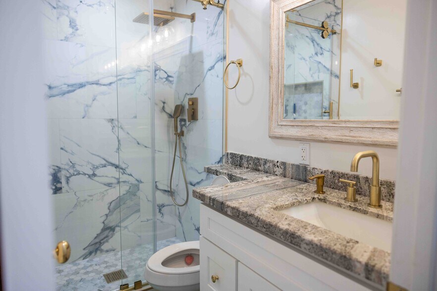 More Photos Of 5732 W Maryland Ave, Glendale Truck Terminal For Sale