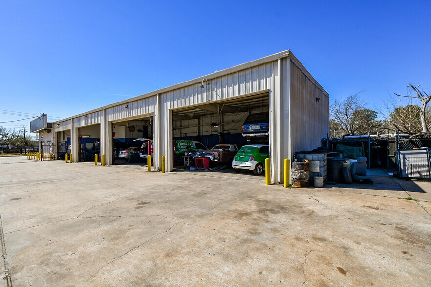 More Photos Of 9566 Kempwood Dr, Houston Auto Repair For Sale