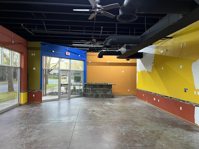 More Photos Of 2840 Crescent Ave, Eugene Freestanding For Lease