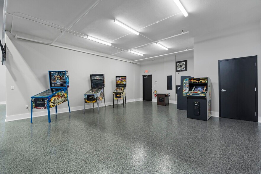 More Photos Of 3584 Plover, Naples Warehouse For Lease