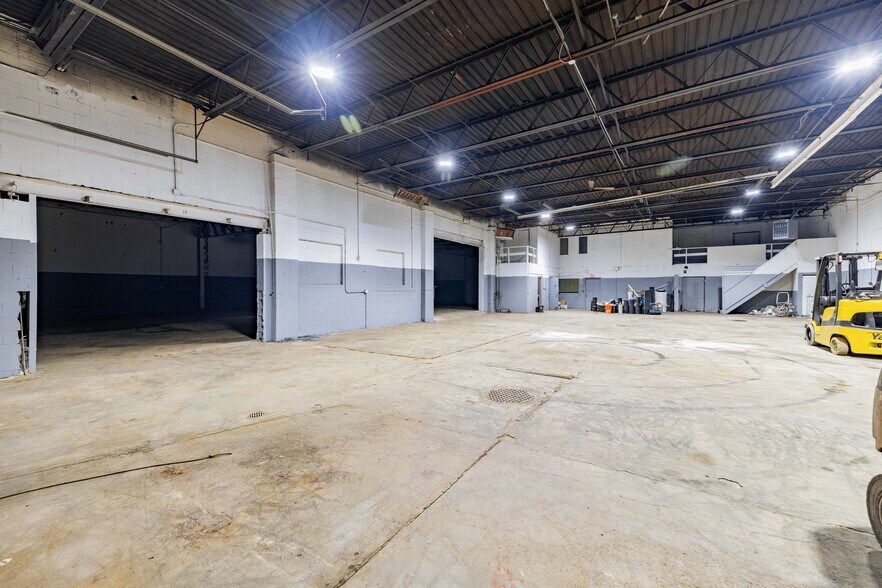 More Photos Of 6773 E Davison St, Detroit Industrial For Sale