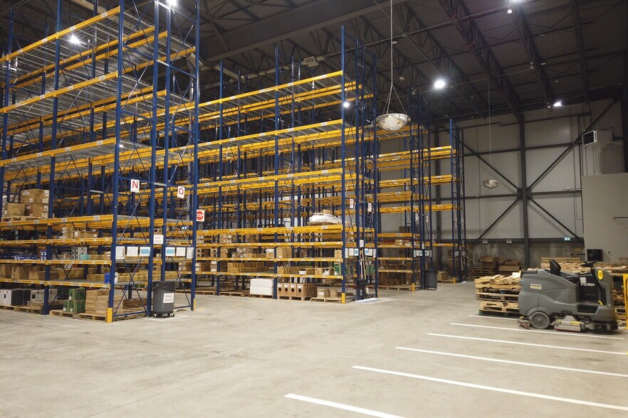 More Photos Of 1245 De L'aviation Av, Dieppe Manufacturing For Lease