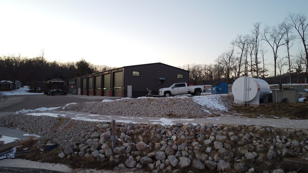 More Photos Of 27 Lighthouse Marina Rd, Sunrise Beach General Retail For Sale