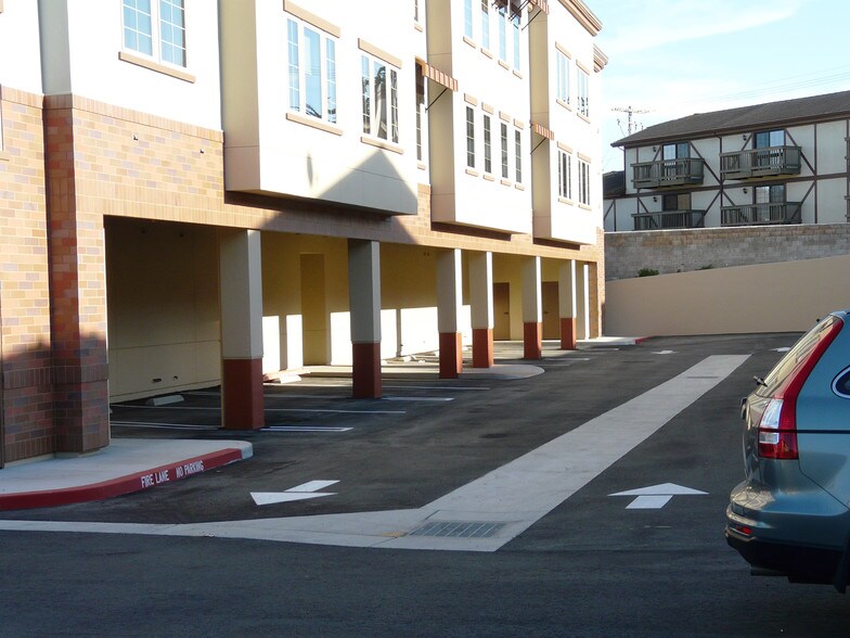 More Photos Of 131 Lighthouse Ave, Monterey Apartments For Lease