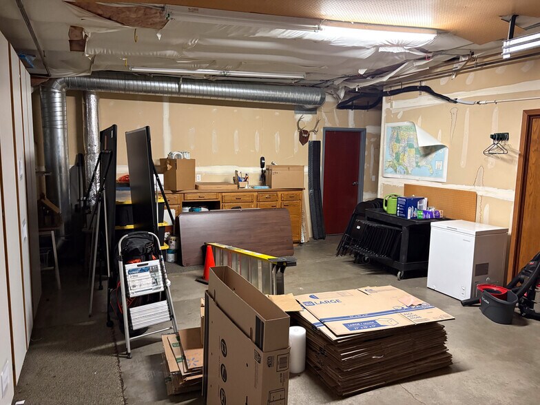 More Photos Of 8600 SW Saint Helens Dr, Wilsonville Office For Sale