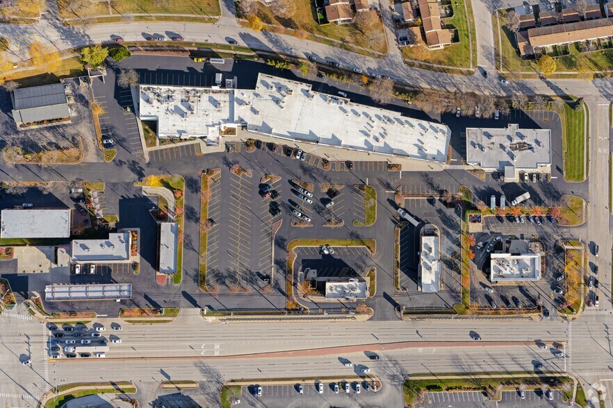 More Photos Of 240-292 Town Center Ln, Glendale Heights Unknown For Lease