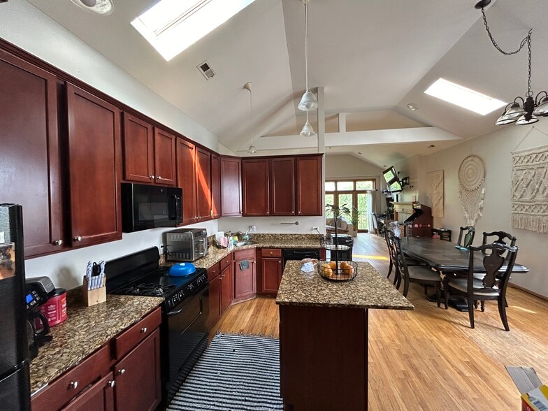 More Photos Of 5644 S Prairie Ave, Chicago Apartments For Sale