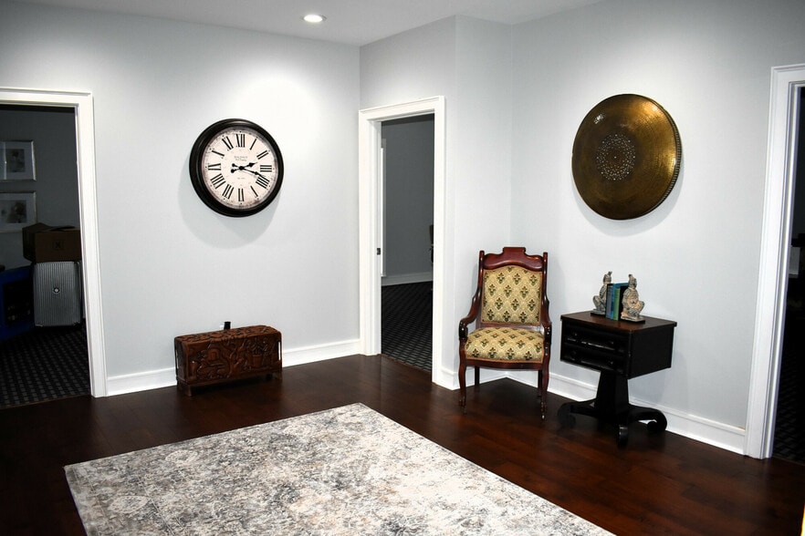 More Photos Of 1019 S Perry St, Montgomery Office For Sale