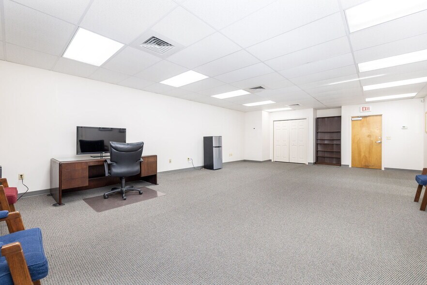 More Photos Of 35 Cold Spring Rd, Rocky Hill Office For Sale