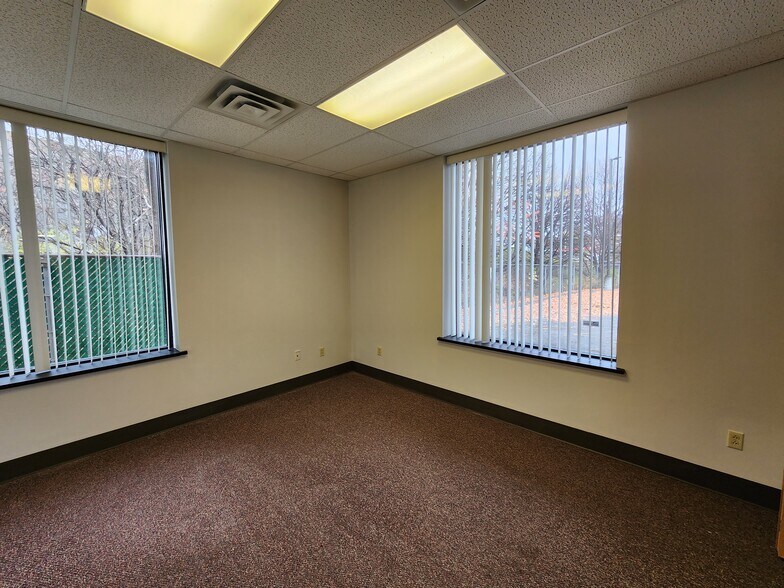 More Photos Of 212 E Manlius St, East Syracuse Freestanding For Lease