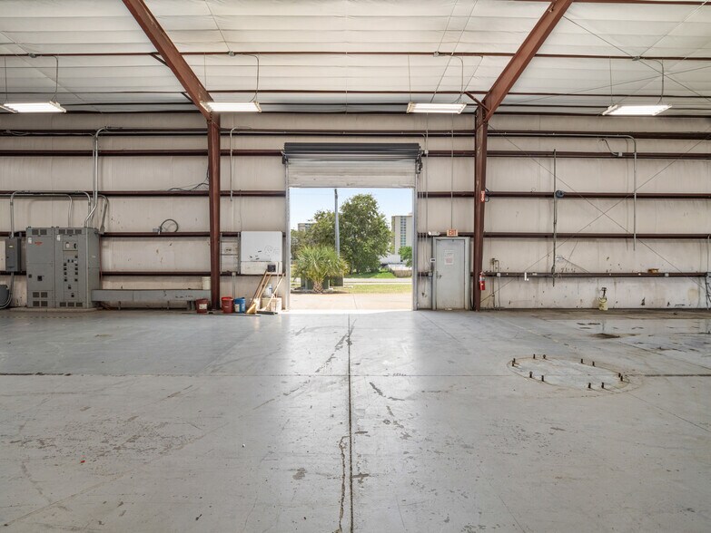 More Photos Of 716 Columbus Ave, Melbourne Manufacturing For Lease