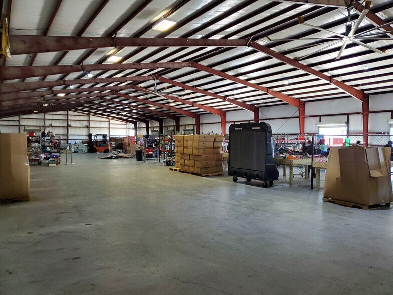 More Photos Of 1001 Dumont St, South Houston Distribution For Sale