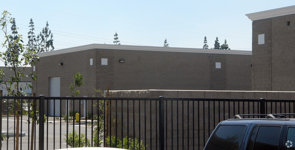 More Photos Of 1331 Riverview Dr, San Bernardino Service For Lease