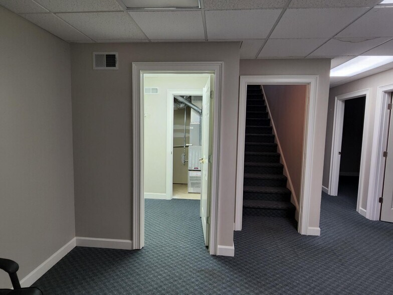 More Photos Of 500 Sun Valley Dr, Roswell Office For Sale