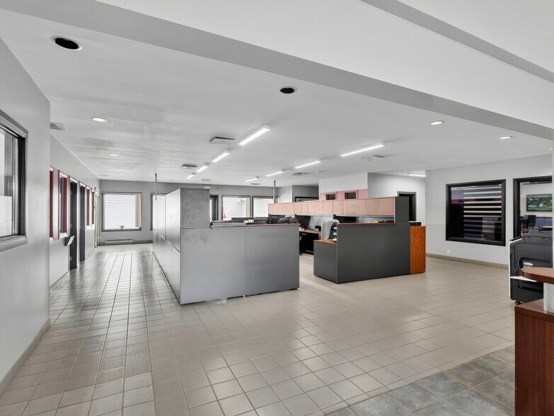 More Photos Of 9330 Boul Bourque, Sherbrooke Industrial For Sale