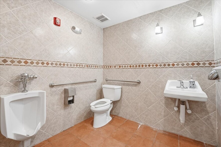 More Photos Of 113 Brunswick St, Jersey City Storefront Retail Residential For Lease